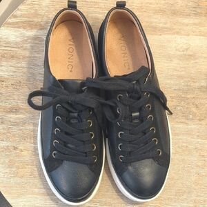 Vionic Black Leather Lace-Up "Winny" Sneaker for Women Size 9 NWOT